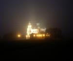 Храм Святителя Димитрия вечером виден за много километров до Яблоново