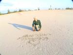 Пописать на песке - самое милое дело