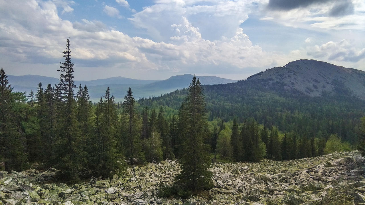 Каменный гребень с вершины 1006м