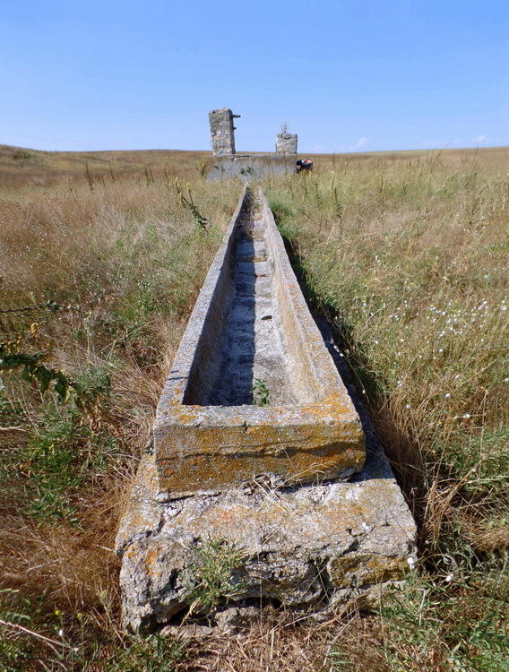 Желоб-корыто-поилка