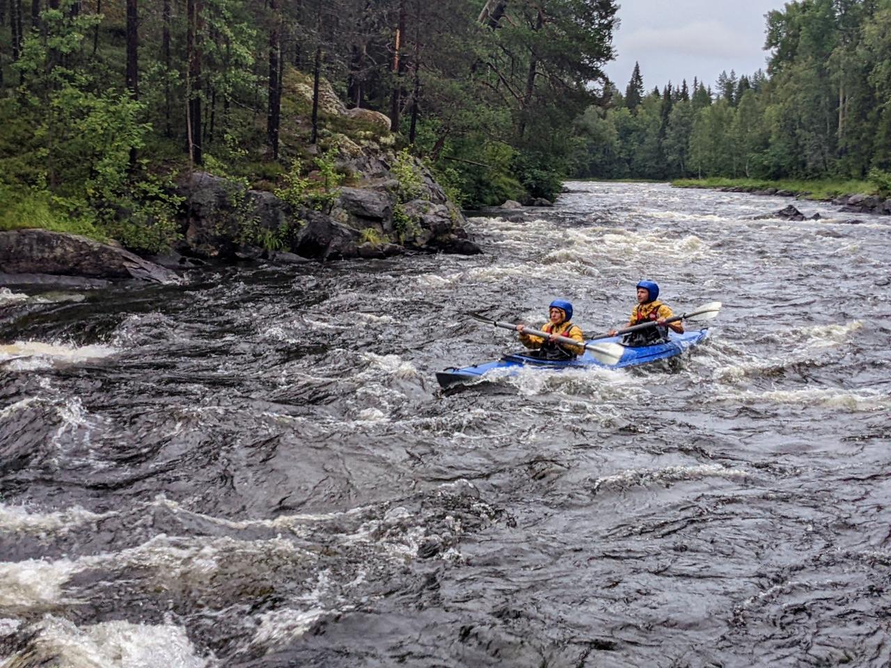 Один из наших экипажей проходит порог Мураш, август 2022 г.