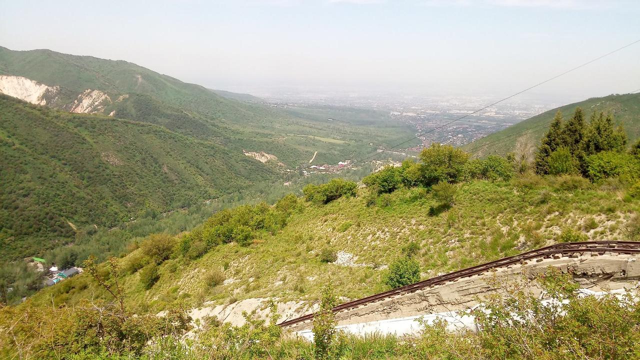 Вид на Алматы с нижней обзорной площадки