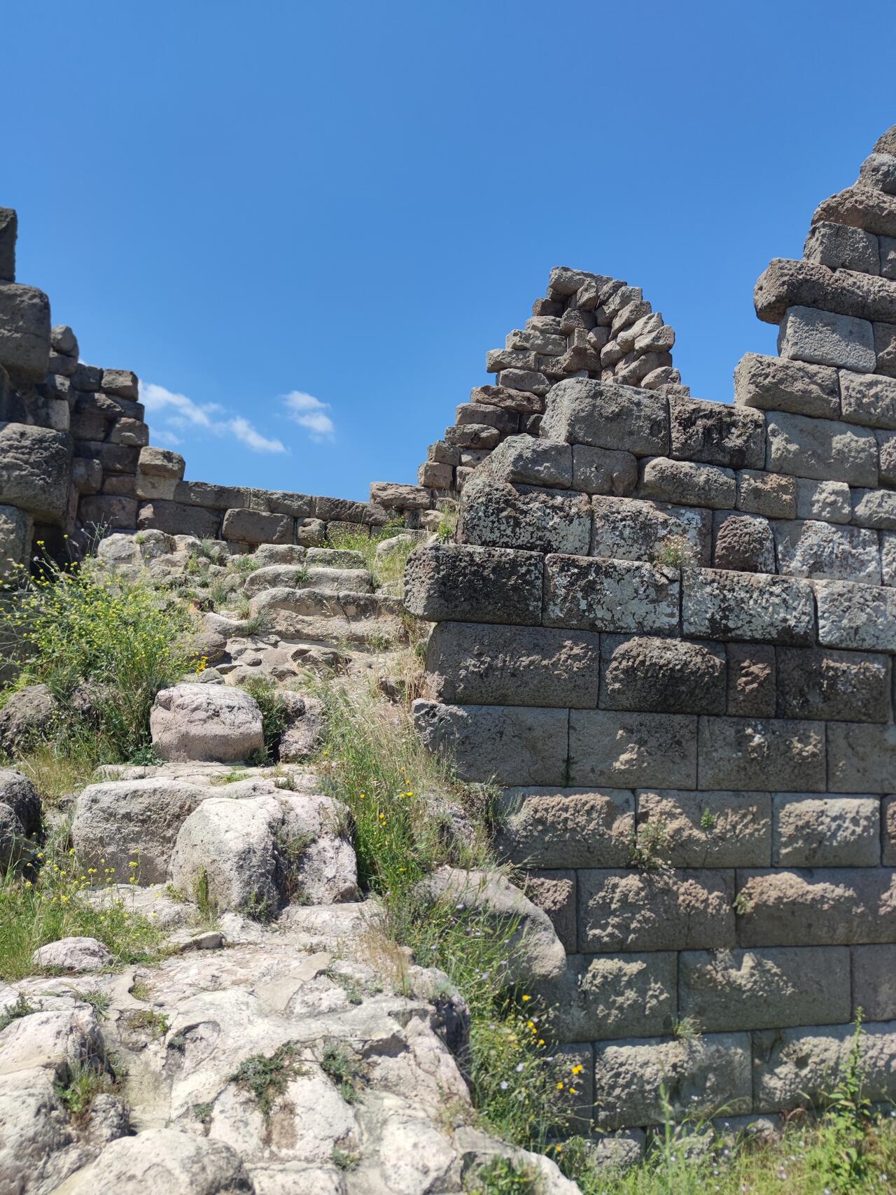 Забираться здесь