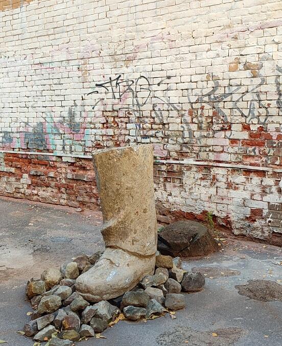 по соседству