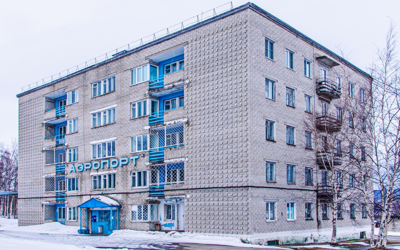 Аэровокзал на первом этаже общежития в период с 2000-х до 2015 года