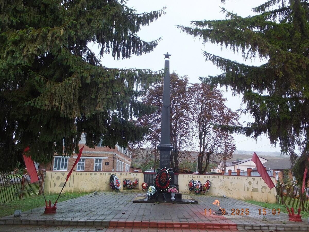 Мемориал павшим сельчанам в годы ВОВ