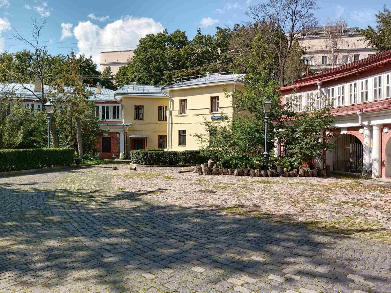 Старинный дворик на Пречистенке