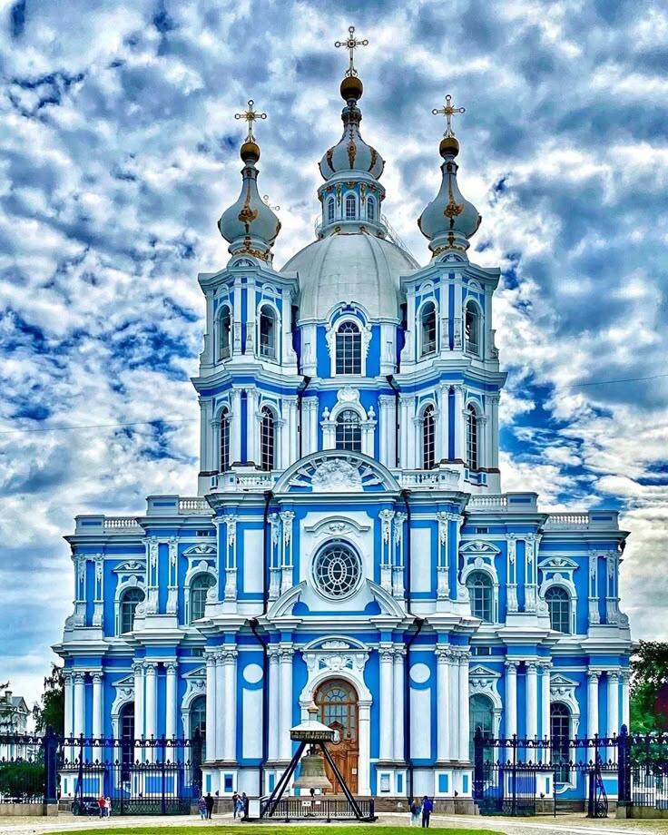 Смольный собор. Смотровая справа на звоннице