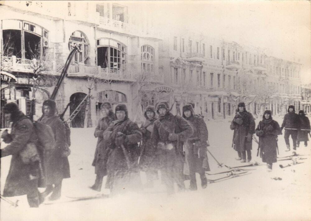 1943 г. - после освобождения Воронежа (слева часть здания "Бристоль")