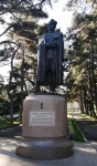 памятник Б.МомышУлы