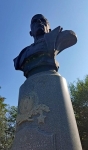 Памятник на Родине героя