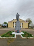 Вид на центральную площадь, ДК железнодорожников и памятник Ленину