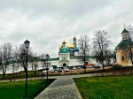 Вид от памятника на монастырь