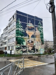 Роспись на доме неподалёку (пока не отайничена, спешите).