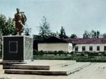 Памятник в 1983 году