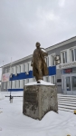 Ленин у заводоуправления НСЗ