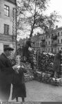 1941 год, заготовка дров на зиму возле дома из 2 шага.