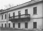 1983 год, чугунный балкон главного дома усадьбы, 5 шаг.